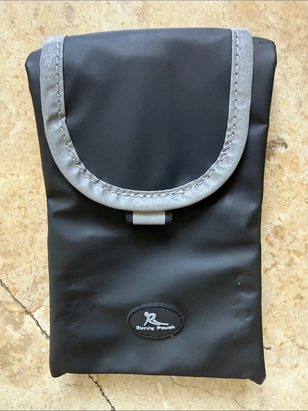 BUDDY POUCH excellent condition, black and gray